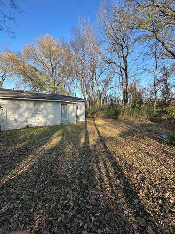 1323 SMITH AVE, Memphis, TN 38107