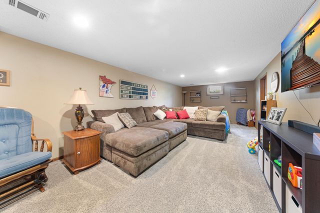 1724 Prairie Avenue SW, Faribault, MN 55021