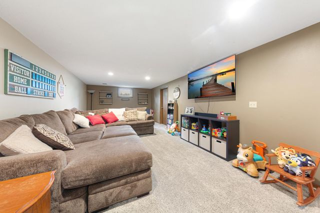 1724 Prairie Avenue SW, Faribault, MN 55021