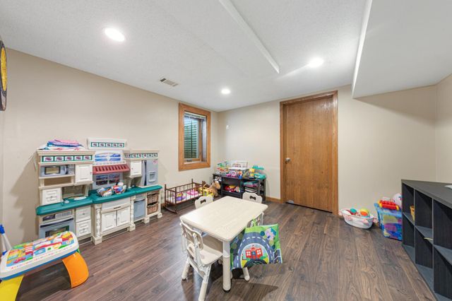 1724 Prairie Avenue SW, Faribault, MN 55021
