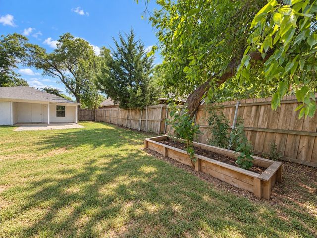 1613 N College Street, Mckinney, TX 75069