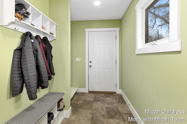 40 E Maple Street, Cedar Springs, MI 49319