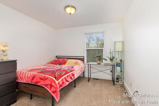 40 E Maple Street, Cedar Springs, MI 49319