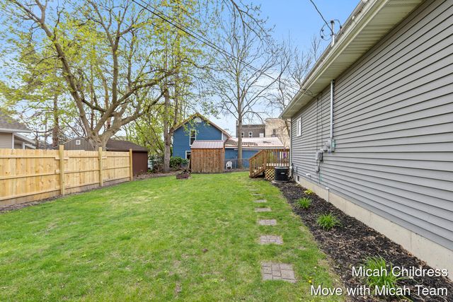 40 E Maple Street, Cedar Springs, MI 49319