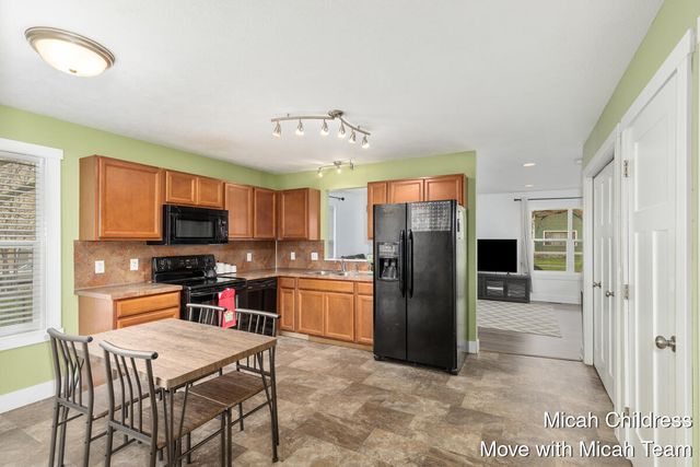 40 E Maple Street, Cedar Springs, MI 49319