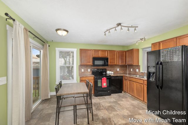 40 E Maple Street, Cedar Springs, MI 49319