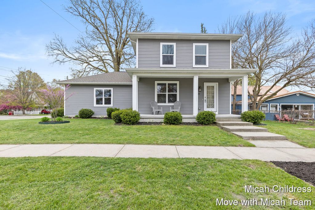 40 E Maple Street, Cedar Springs, MI 49319