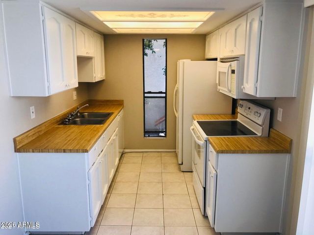 3119 W COCHISE Drive 228, Phoenix, AZ 85051