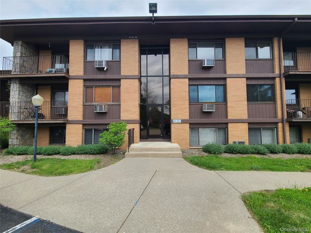 10 Oakwood Terrace 87, New Windsor, NY 12553