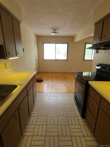 10 Oakwood Terrace 87, New Windsor, NY 12553