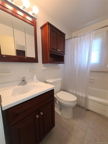 10 Oakwood Terrace 87, New Windsor, NY 12553
