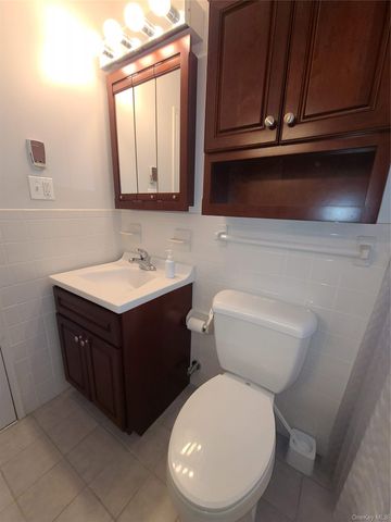 10 Oakwood Terrace 87, New Windsor, NY 12553