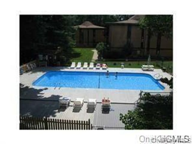 10 Oakwood Terrace 87, New Windsor, NY 12553