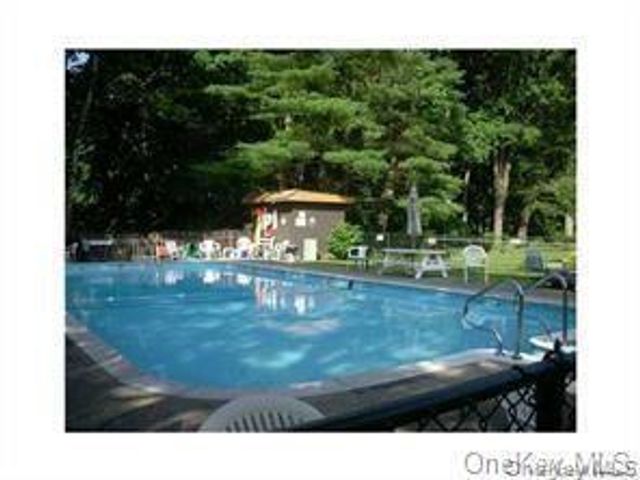 10 Oakwood Terrace 87, New Windsor, NY 12553