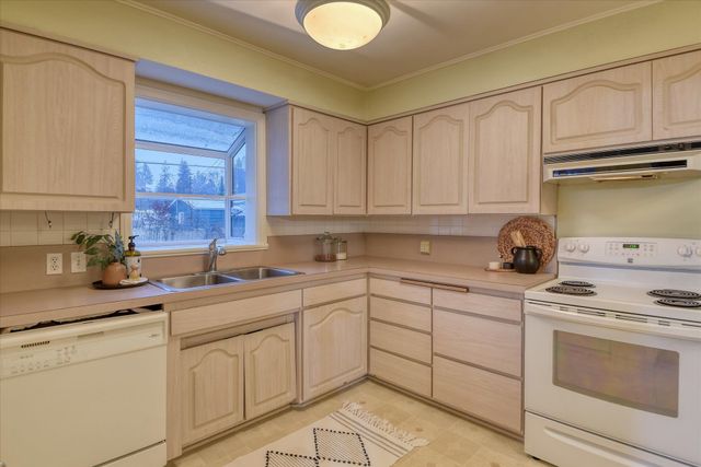 1027 E. 37TH Ave, Spokane, WA 99203