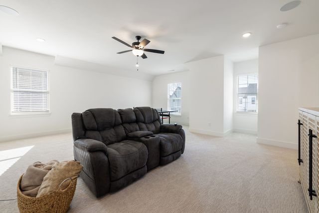 3279 Sassafras Ln, Thompsons Station, TN 37179