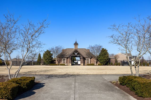 3279 Sassafras Ln, Thompsons Station, TN 37179