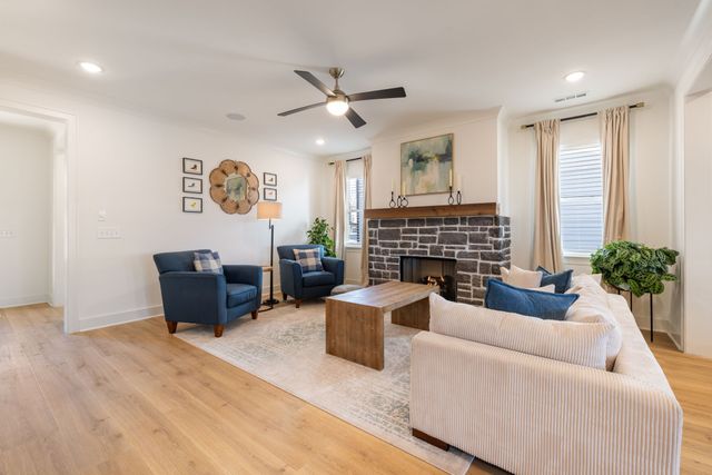 3279 Sassafras Ln, Thompsons Station, TN 37179