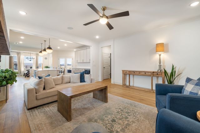 3279 Sassafras Ln, Thompsons Station, TN 37179