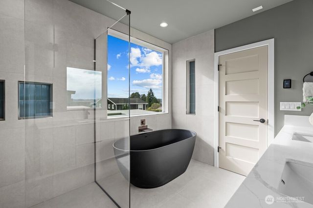 543 16th Avenue W, Kirkland, WA 98033