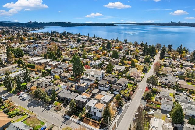 543 16th Avenue W, Kirkland, WA 98033