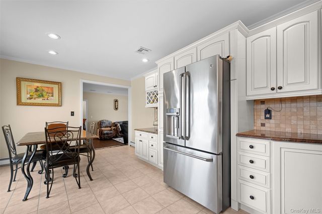 4 Vera Court, Centereach, NY 11720