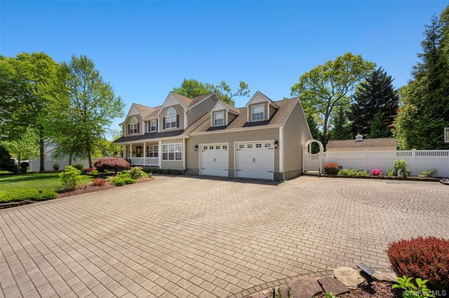 4 Vera Court, Centereach, NY 11720