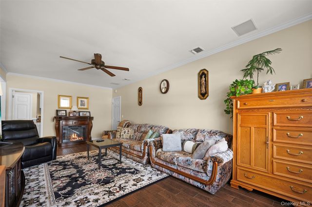4 Vera Court, Centereach, NY 11720
