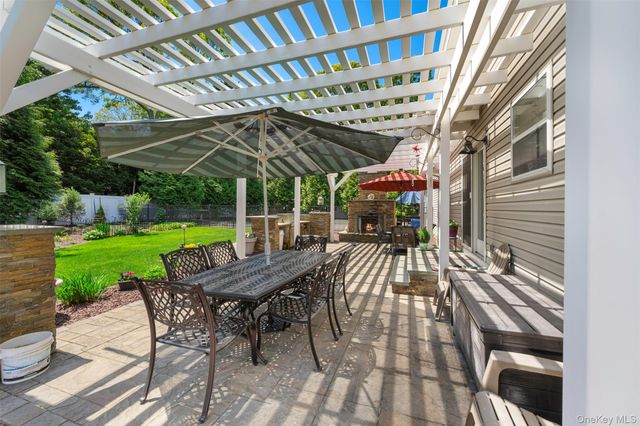 4 Vera Court, Centereach, NY 11720