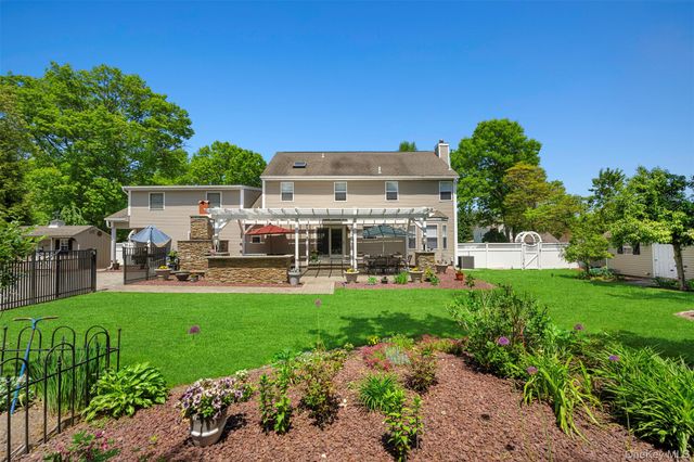 4 Vera Court, Centereach, NY 11720