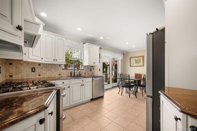4 Vera Court, Centereach, NY 11720