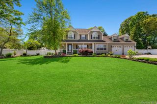 4 Vera Court, Centereach, NY 11720