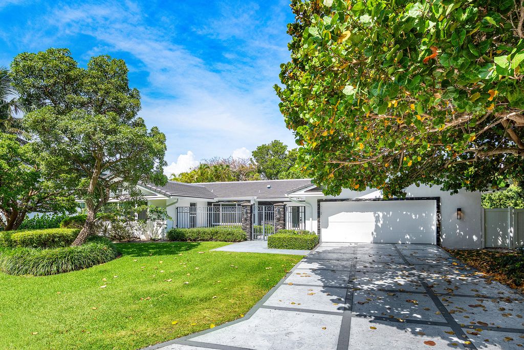 2401 Banyan Road, Boca Raton, FL 33432