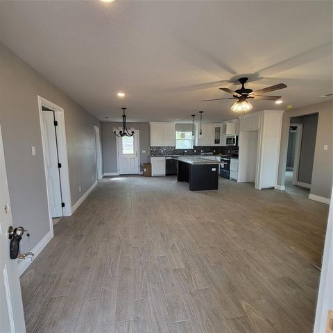 195 Brown Lane, Poolville, TX 76487