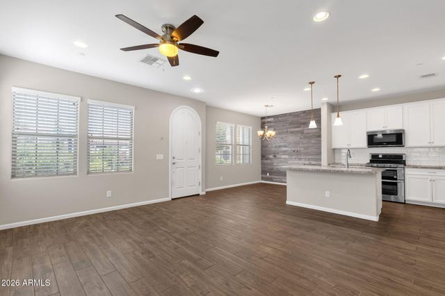 2477 W MARKET Place 34, Chandler, AZ 85248