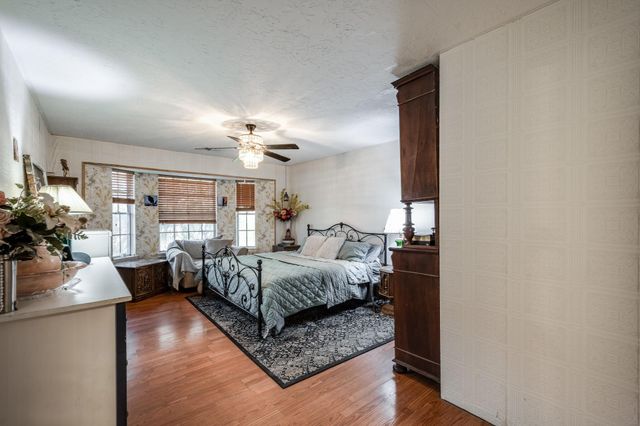 1802 Clover Spring Drive, Houston, TX 77339