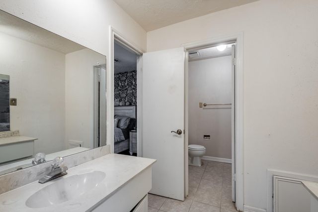 1802 Clover Spring Drive, Houston, TX 77339