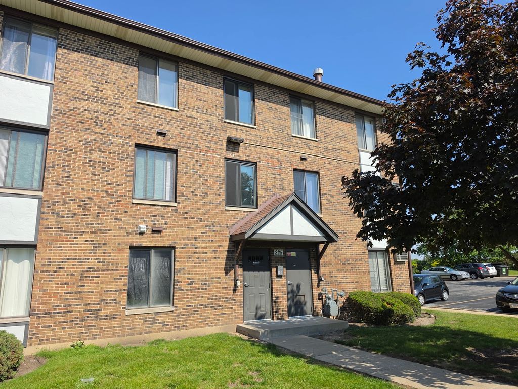 225 Gregory Street 10, Aurora, IL 60504