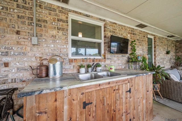 18126 Burnham Way, Greenwell Springs, LA 70739