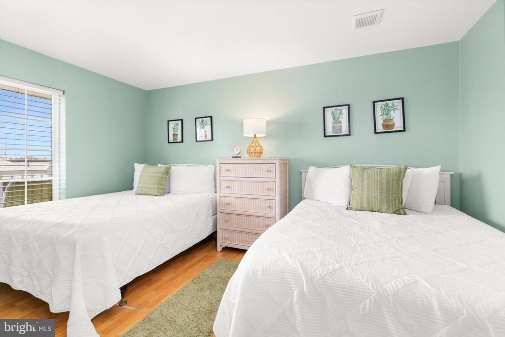 Image 10 of property listing at 6 127TH ST #201, Ocean City, MD 21842