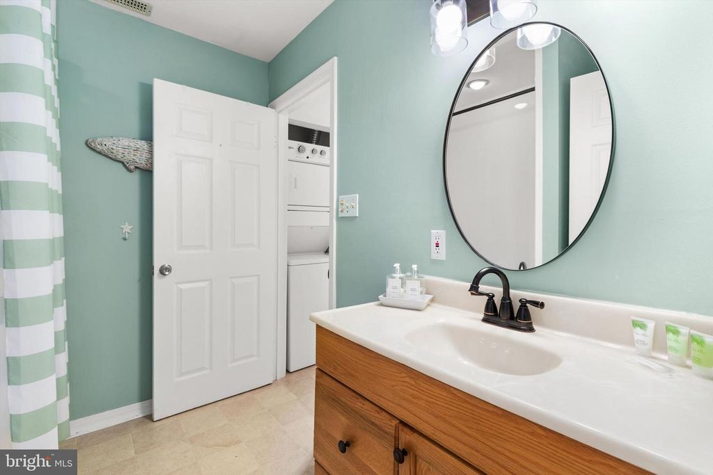 Image 13 of property listing at 6 127TH ST #201, Ocean City, MD 21842