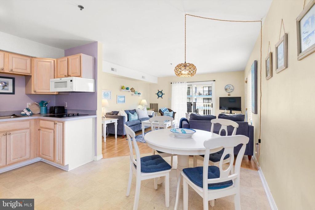 Image 4 of property listing at 6 127TH ST #201, Ocean City, MD 21842