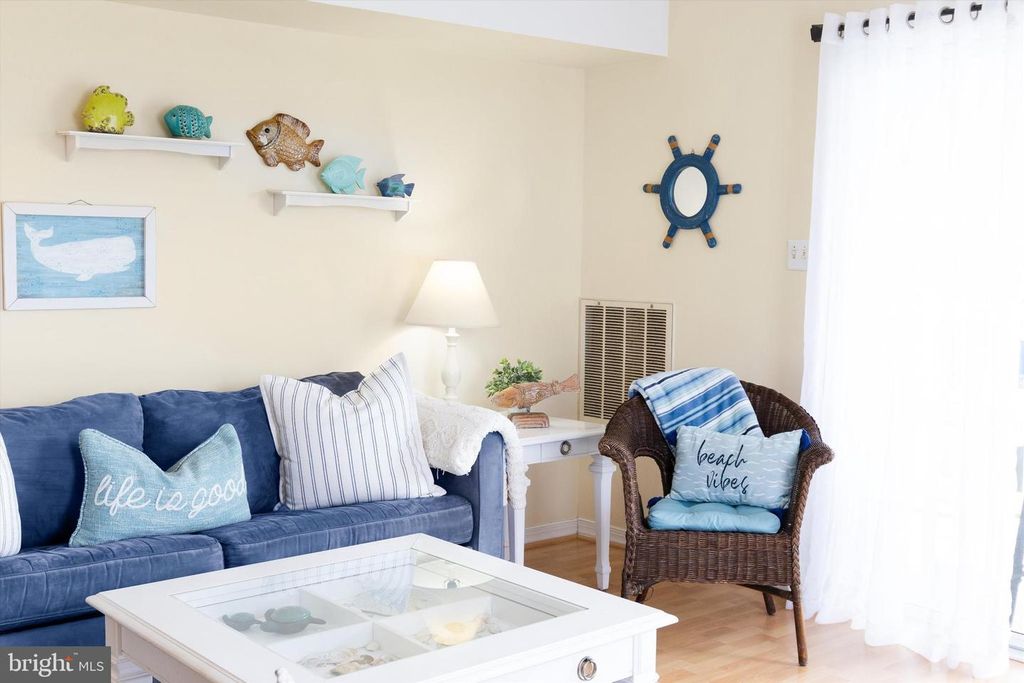 Image 9 of property listing at 6 127TH ST #201, Ocean City, MD 21842