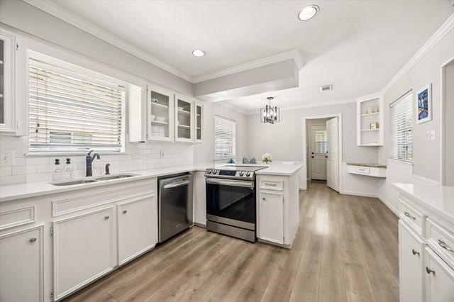 11010 Overbrook Lane, Houston, TX 77042