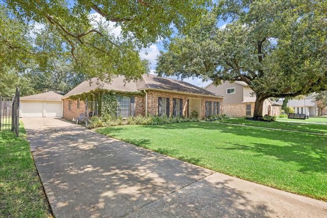 11010 Overbrook Lane, Houston, TX 77042