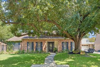 11010 Overbrook Lane, Houston, TX 77042