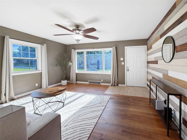 3617 SW 2nd Street, Des Moines, IA 50315
