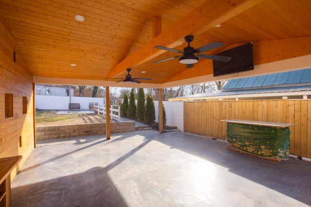 239 E Bledsoe St, Gallatin, TN 37066