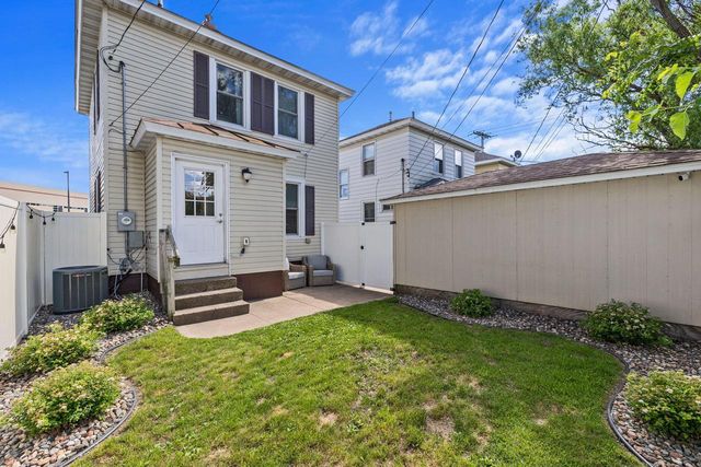909 Green Bay STREET, La Crosse, WI 54601