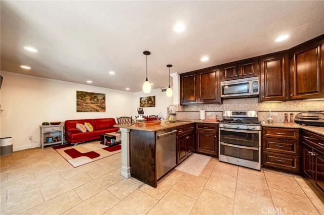 141 Meadowcreek, Brea, CA 92821